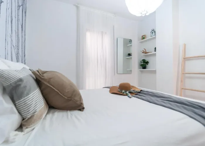 Apartamento Con Terraza Cerca De La Playa By Insidehome